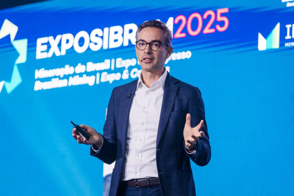Gustavo Pimenta no palco da Exposibram 2025