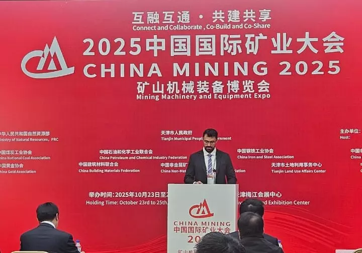 Representantes da Agência Nacional de Mineração participam do evento China Mining 2025, destacando a importância das commodities minerais para a economia verde e a sustentabilidade global.