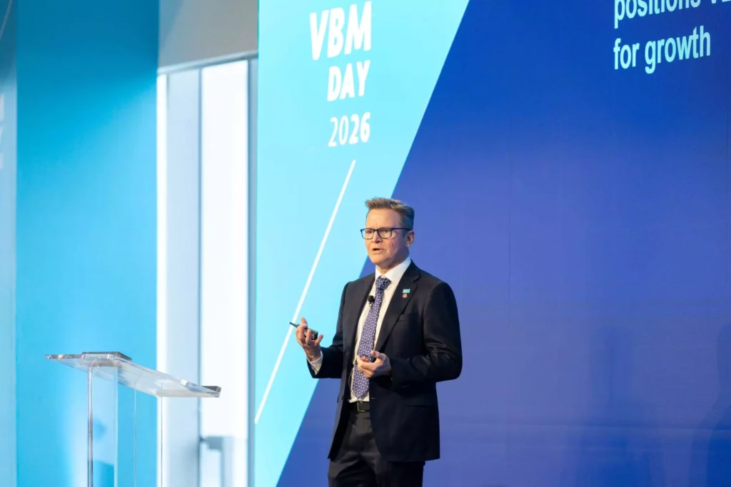 Shaun Usmar, Diretor-Presidente da Vale Base Metals no palco
