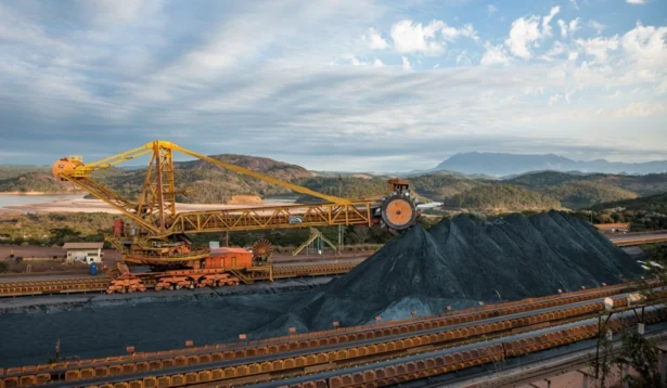 Produção de minério de ferro na mina Brucutu, em São Gonçalo do Rio Abaixo - MG, para ilustrar matéria que fala sobre faturamento do setor de mineração.