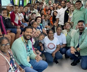 Comunidade em uma ação social no Trem de Passageiros da EFC (Foto: Divulgação / Vale)