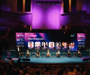 Mesa de abertura do Mining Innovation Summit 2026