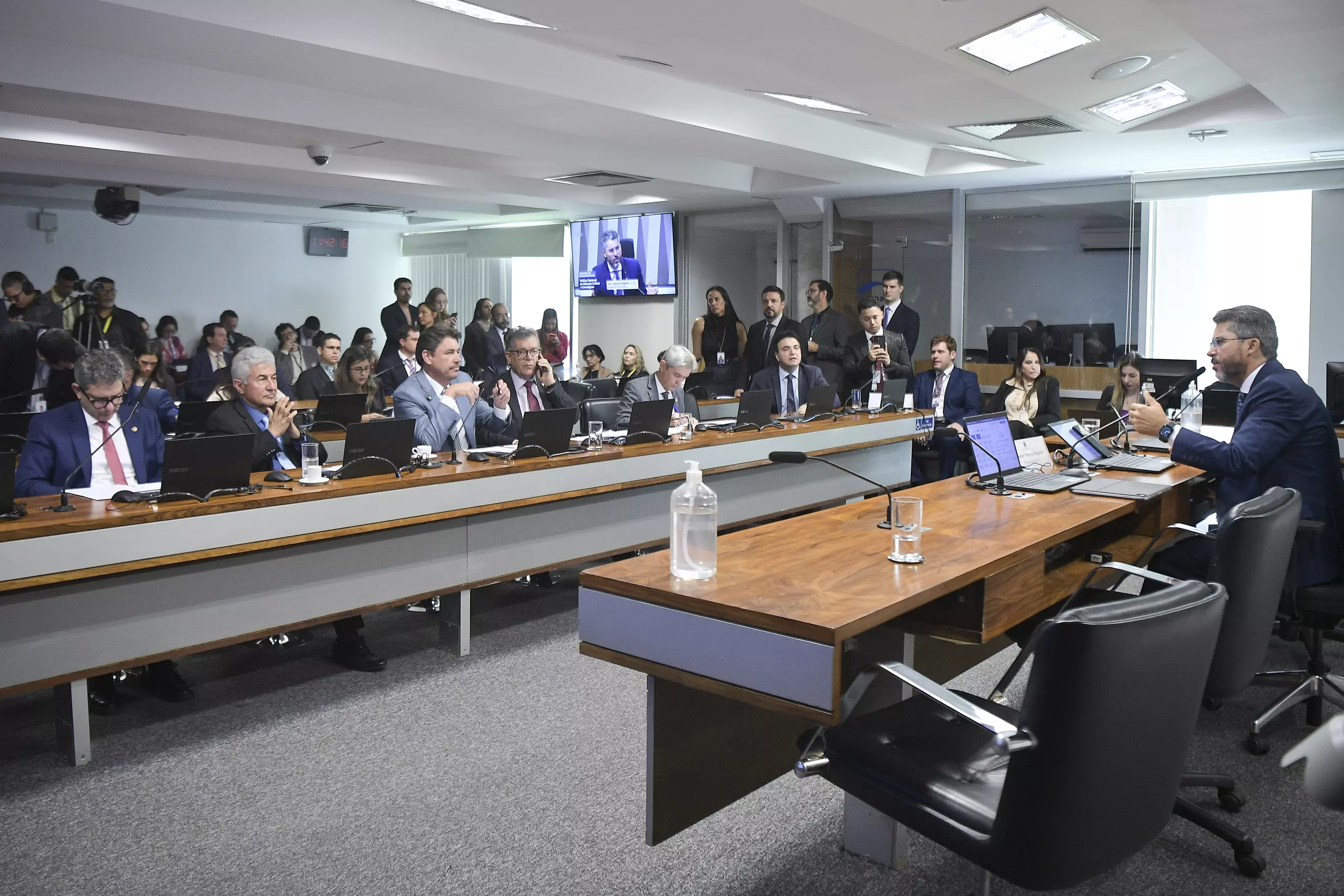 Senado reabre debate sobre política de minerais críticos